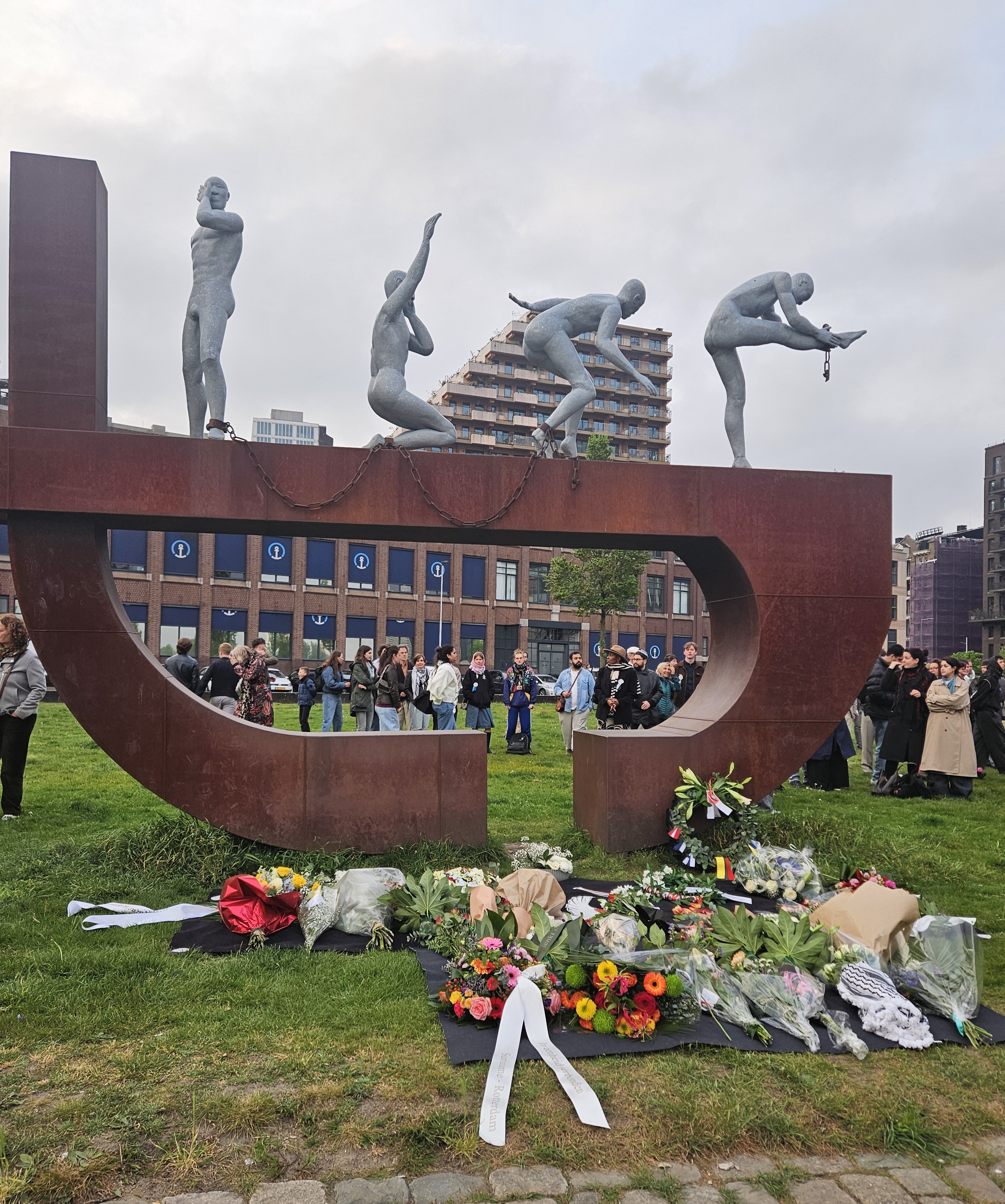 Inclusieve 4 mei-herdenking Zonder Grenzen brengt gemeenschappen samen in Rotterdam